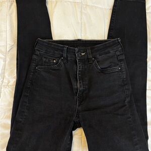 Sleek Black Skinny Jeans with Quality Denim